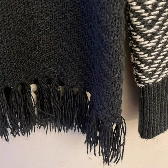 John + Jenn Small Chunky Knit Sweater Black and White Fringe - Picture 10 of 16